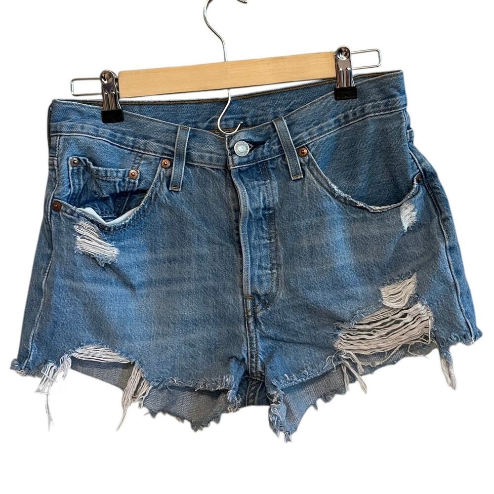 Levi's 501 Original Raw Hem Distressed Cut Off Denim Shorts Light Wash W28 - Picture 2 of 8